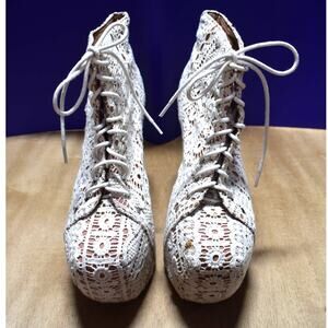 Vintage White Lace Platform Booties – Chunky Wood Heel, Lace-Up Women’s Size 8